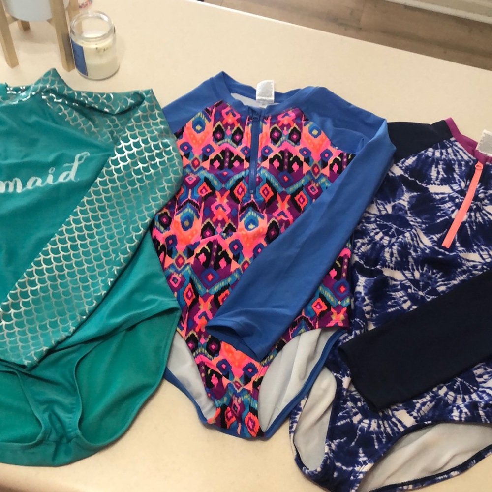 Girl’s Rashguard BUNDLE!! ☀️